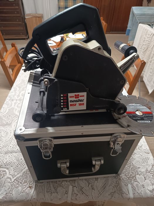 Máquina de abrir roços