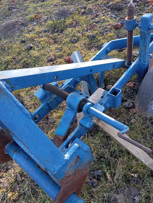 Плуг до трактора