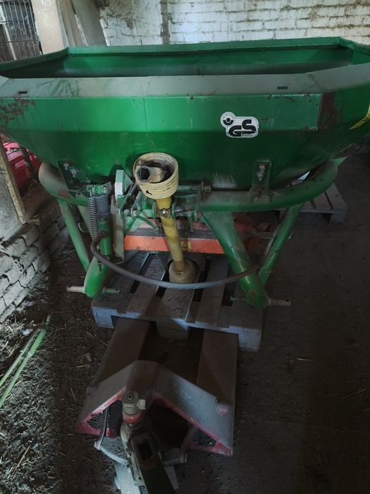 Rozsiewacz nawozów Amazon 803 Zetor
