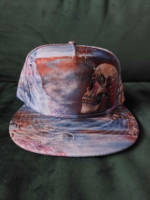 czapka snapback ezoteryka z czaszką