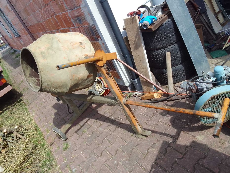 Betoniarka 200L, silnik 380V, obroty lewo-prawo, używana-sprawna.