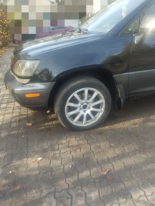Лексус РХ 300 2000 року.