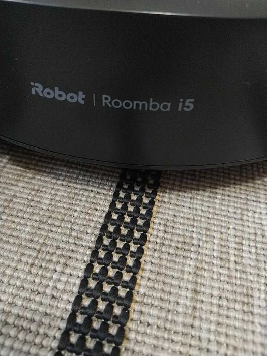Aspirador iRobot Roomba i5 + Clean Base – Muito Bom Estado