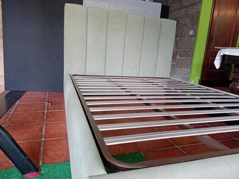 Camas estofadas na medida que pretender