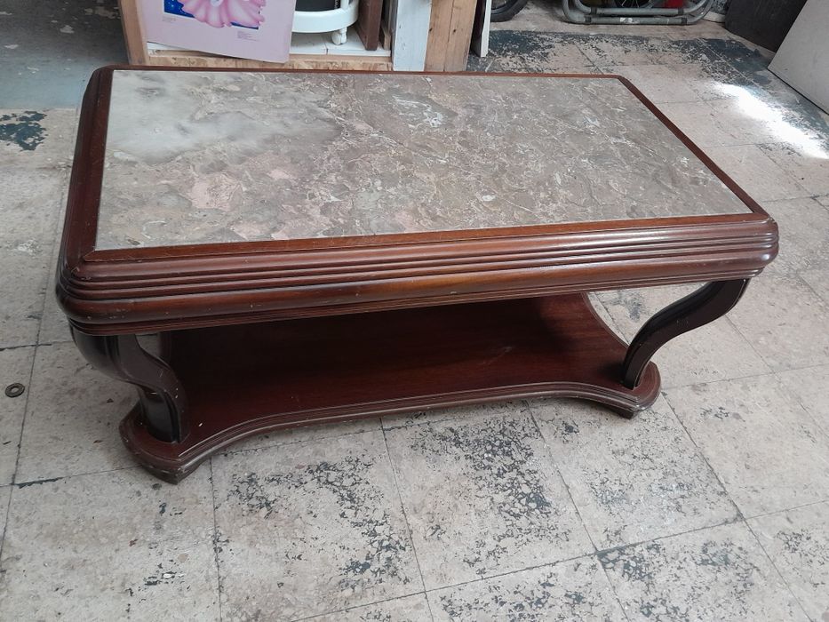 Mesa com tampo em pedra
