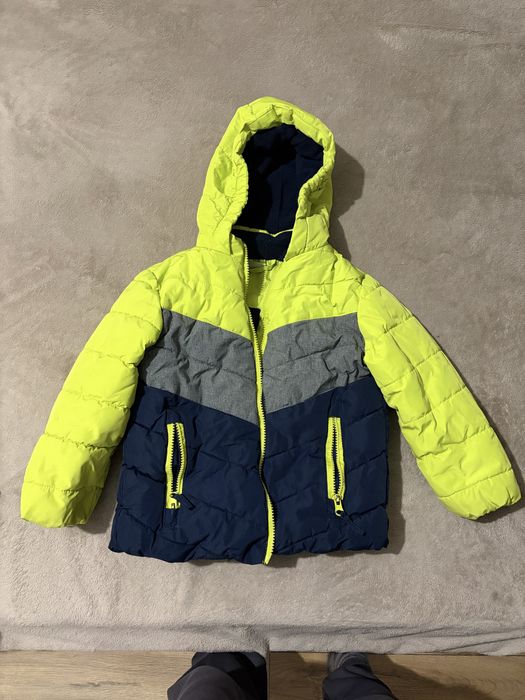 Продаю речі на хлопчика 98-104 одним пакетом .