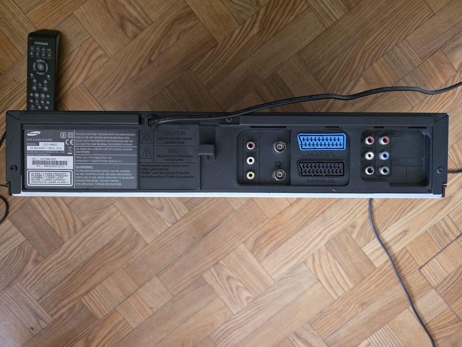 Odtwarzacz Magnetowid Combo VHS i DVD Samsung V6800