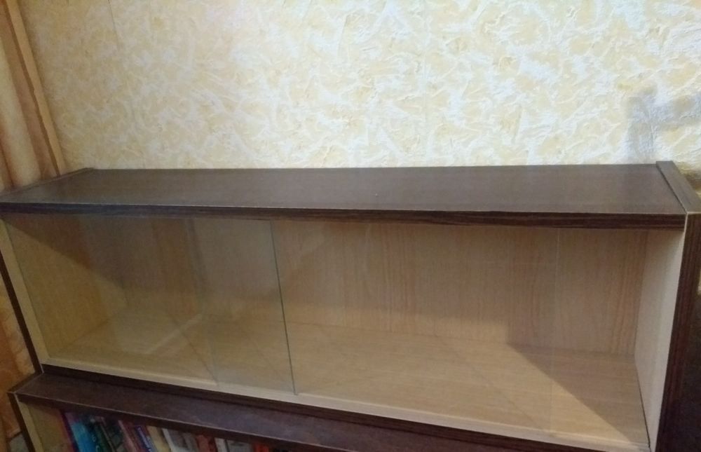 Книжні полки метрові зі склом
