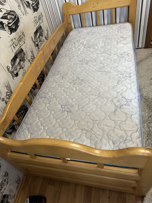 Продам кровать деревянная