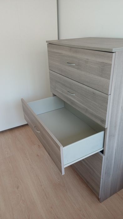 Cómoda  5 gavetas