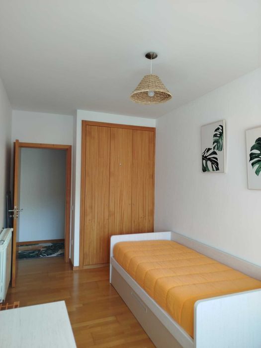 Apartamento T2 em Pedroso – Excelente Exposição Solar e Acessos