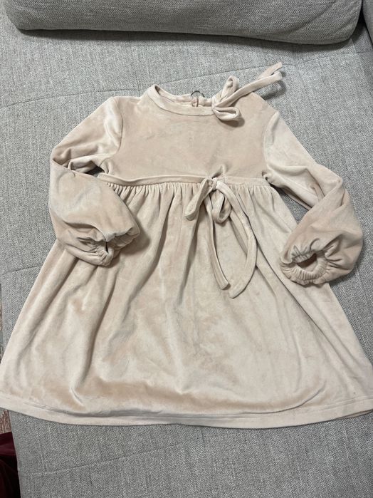 Платья на дівчину . Зріст 116 см .suzie