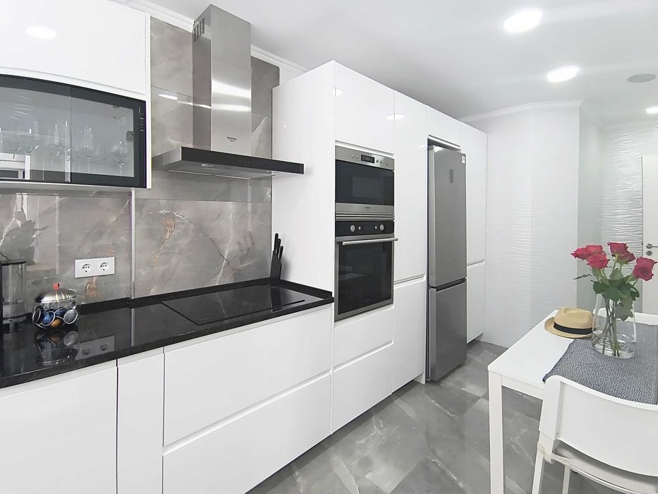 Apartamento T3 Renovado em Almada – Luz Natural e Conforto