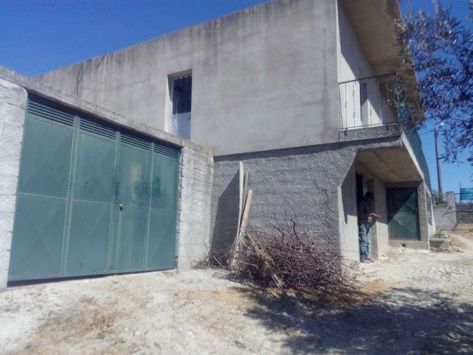 Quinta no Douro com terrenos e casa