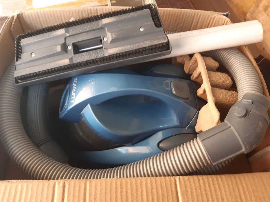 Пылесос без мешка SCARLETT SC-281,на запчасти или ремонт