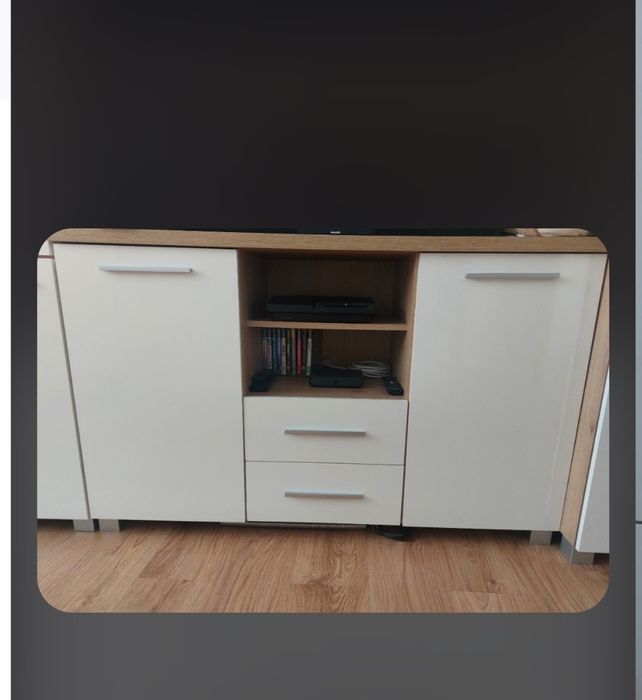 Biała komoda z szufladami
