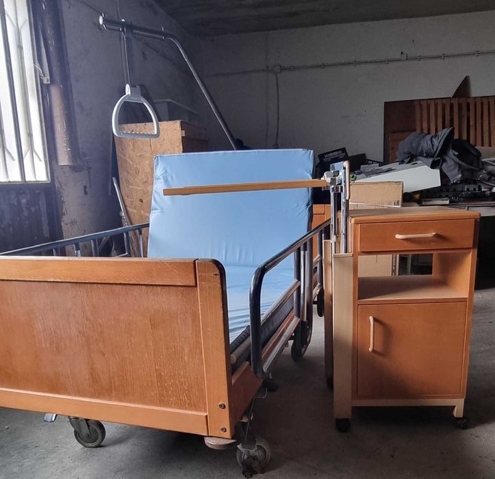 Cama Articulada com mesinha de cabeceira