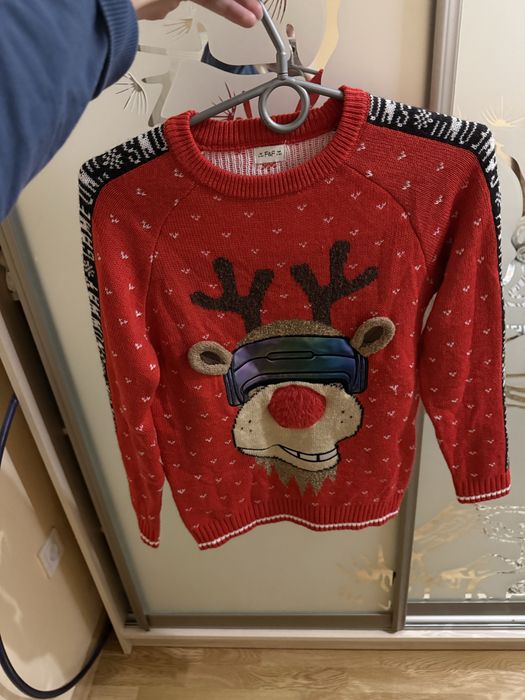 Новорічний светр з оленем. Новогодний свитер 9-10 років