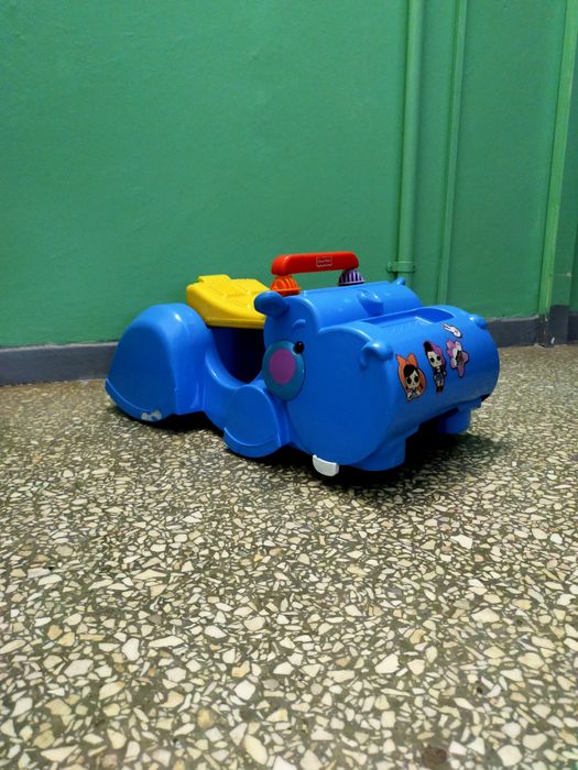 Jeżdzik pchacz Hipcio Fisher price
