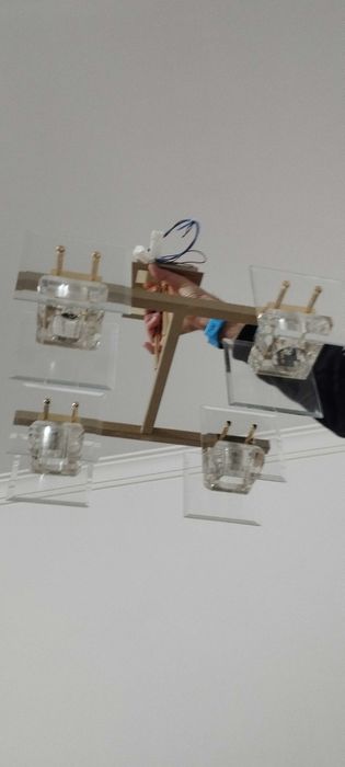 Candeeiros dourado e vidro