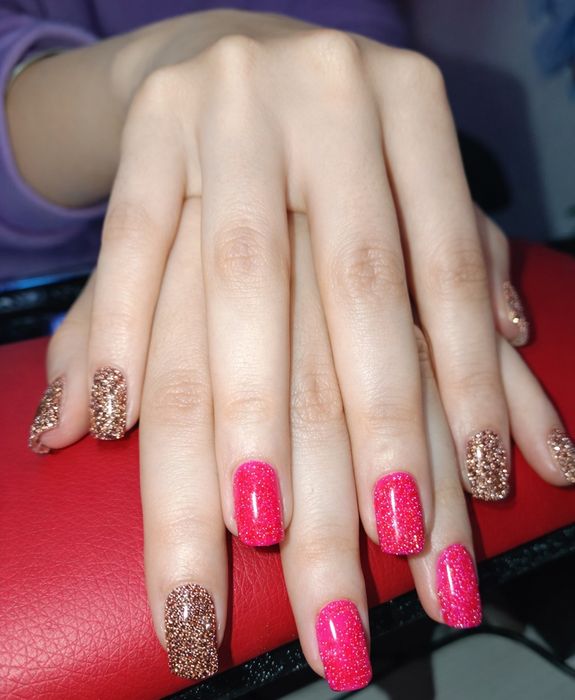 Послуги манікюру та педикюру