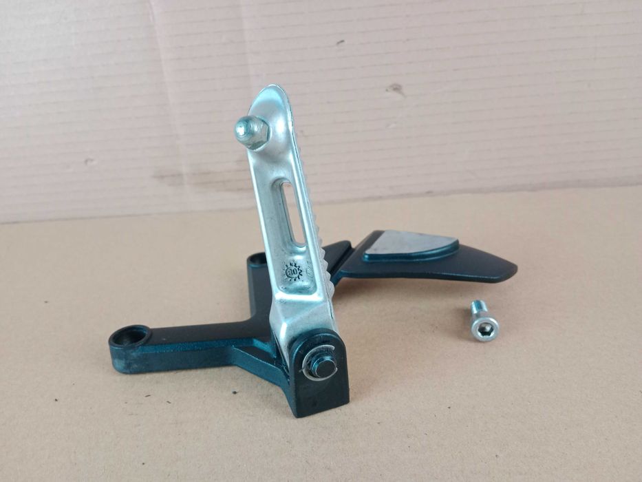Triumph Speed Four 600 Lewy Set Kierowcy Przód Podnóżek 02-06