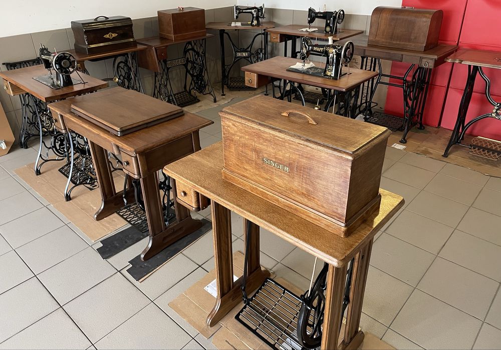 Máquinas costura antigas, restauradas