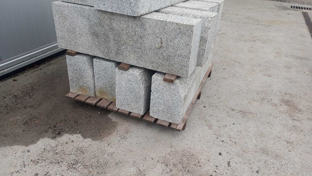 Krawężnik granitowy