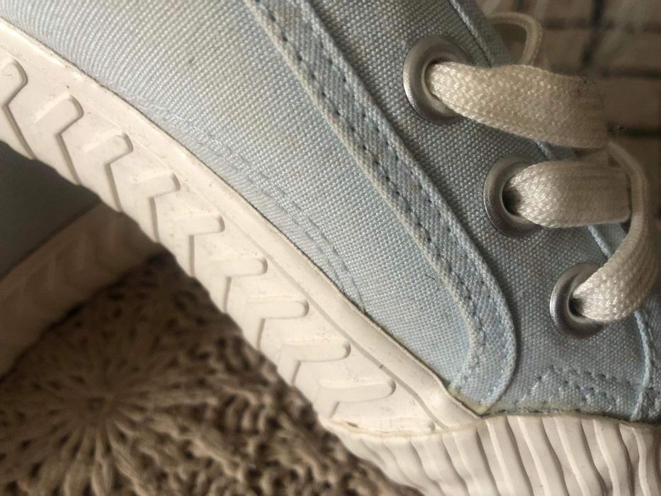 Sapatilha azul bebê Stradivarius tamanho 39