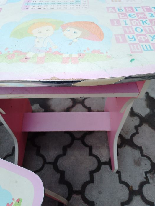 Продам парту 1000гр.