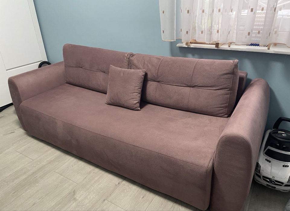 Sofa pudrowy róż