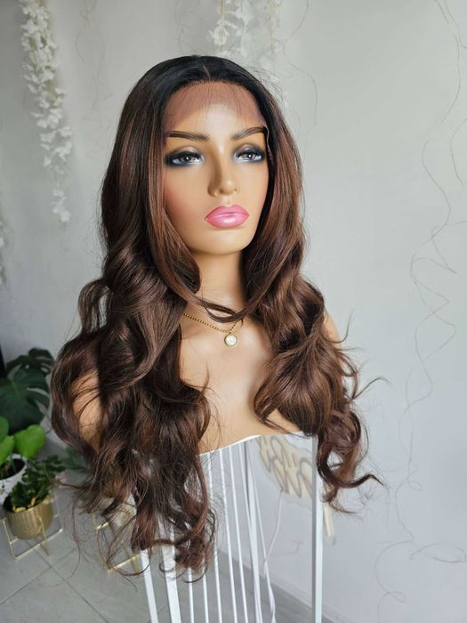 Peruka premium Amira fale loki, brąz z odrostem lace front