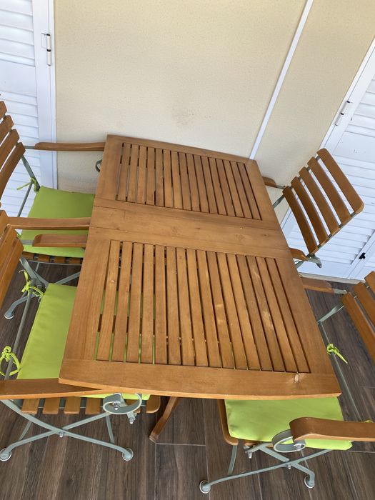 Mesa de madeira de exterior com 4 cadeiras