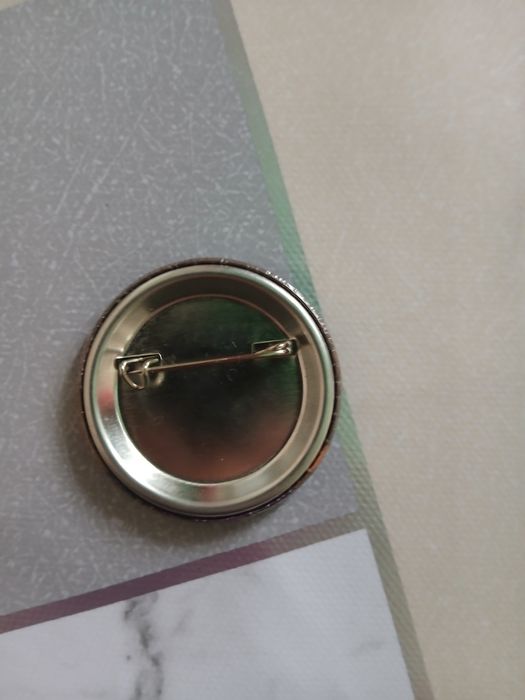 Продам значки с котами и с уиллом