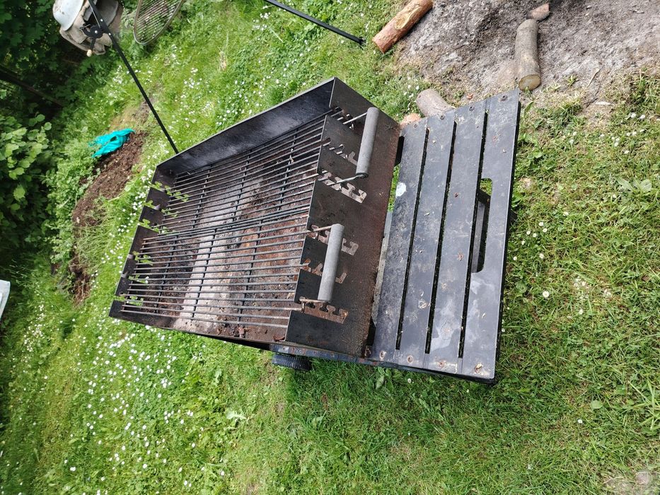 Duży grill ogrodowy