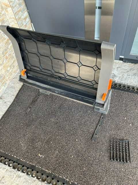 garaż do robota koszącego