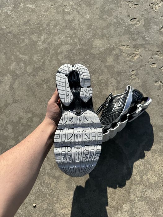 Кросівки Mizuno Wave Prophecy LS