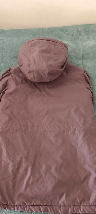 Casaco de menina comprido e quentinho , com capuz e fecho a funcionar