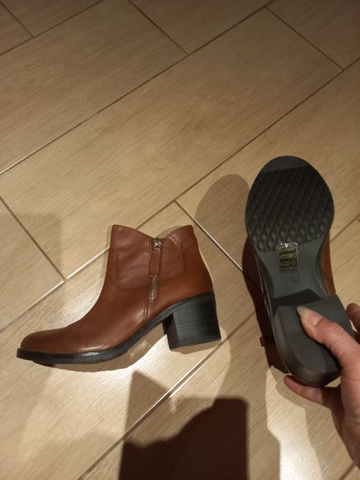 Нові шкіряні  продам  зі знижкою