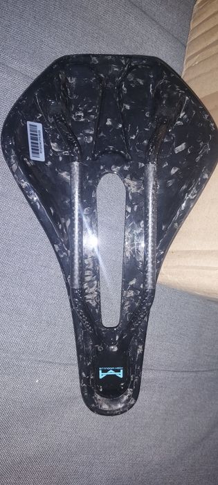 Banco de ciclismo em carbono (105g)