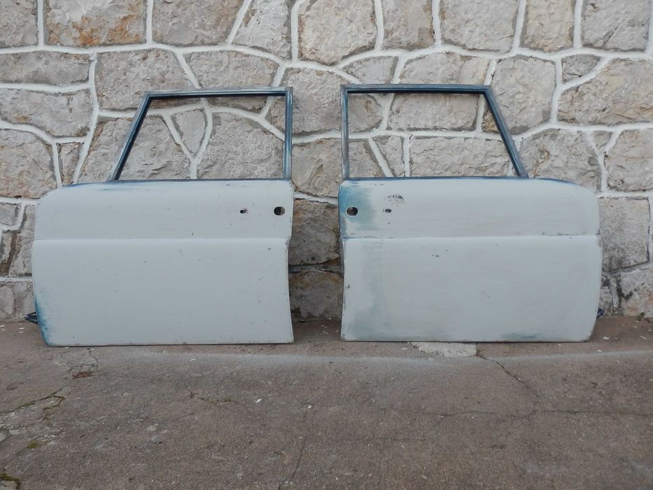 *Mercedes W111*  Portas