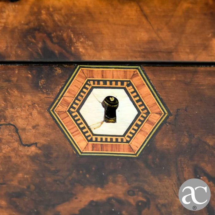 Caixa de fabrico Inglês, início séc. XIX madeira exótica com embutidos