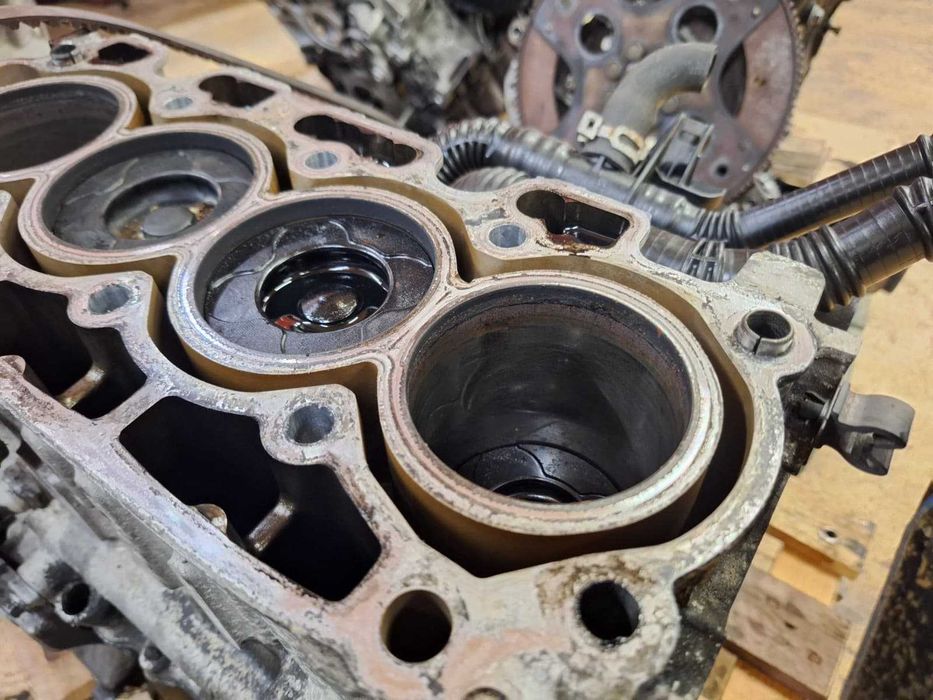 Bloco de motor usado G8DB FORD FOCUS 1.6 TDCI 110CV PSA CITROEN PEUGEOT VOLVO MAZDA 90CV