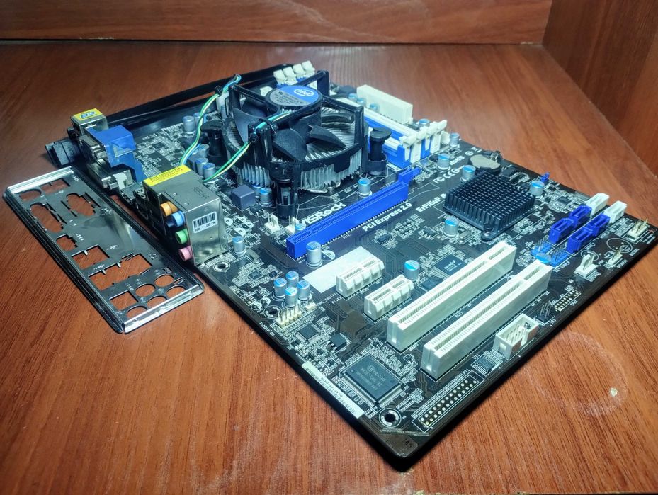 ELITEGROUP H81H3-M3(сокет 1150) + Core i3-4160 3.6GHz + кулер