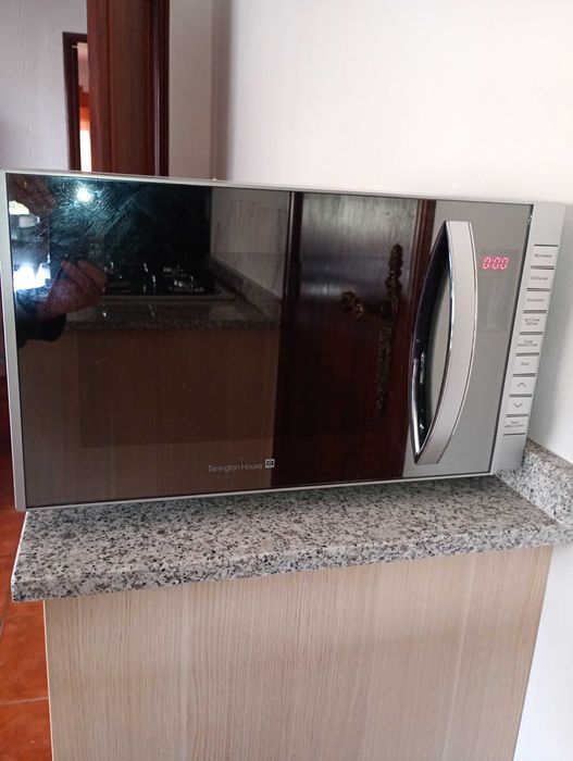 Microondas 26L, usado, em ótimo estado