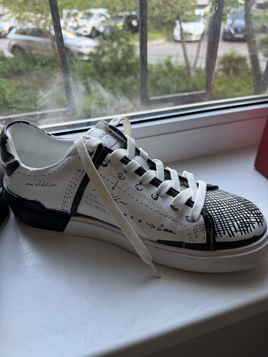 кросівки Balmain 43-44 нові