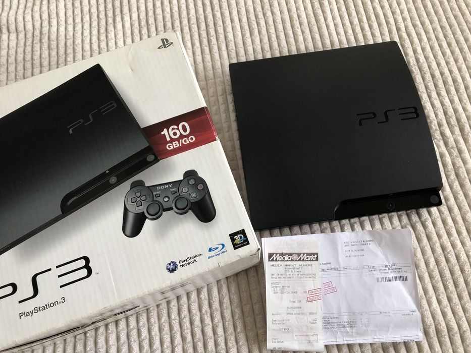 Sony playstation 3 PS3 slim CECH-3004A + box + paragon