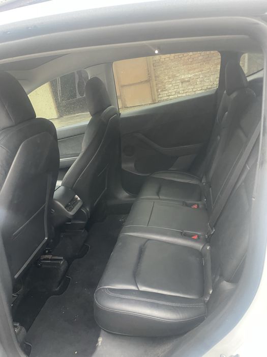 Тесла Y 2022 року