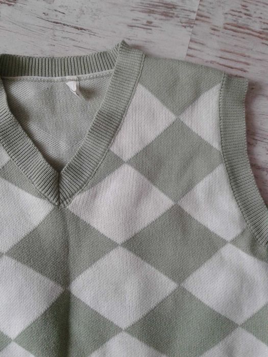 Классная вязаная жилетка