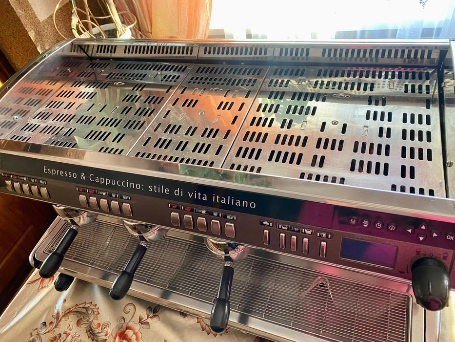 Професійна кавомашина La Cimbali M39 Dosatron 3GR (Італія)